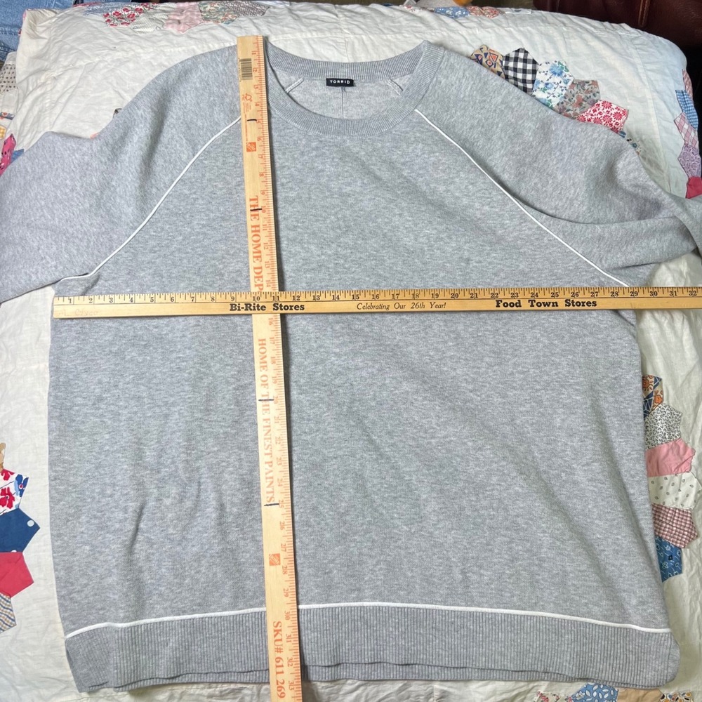 Torrid Gray Crewneck Sweater White Contrast Piping Raglan Sleeve Pullover - Picture 2 of 6
